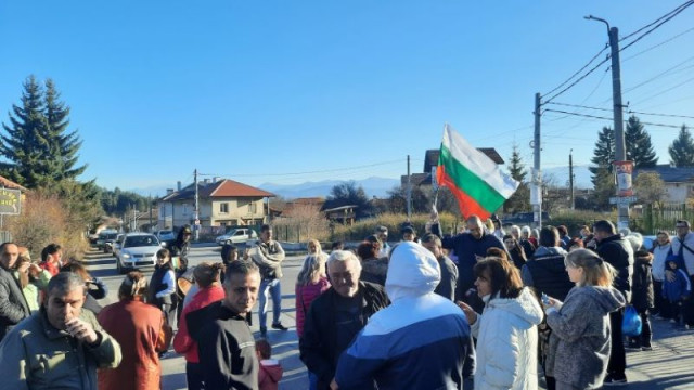 И в Самоковско, където вода газят - жадни ходят